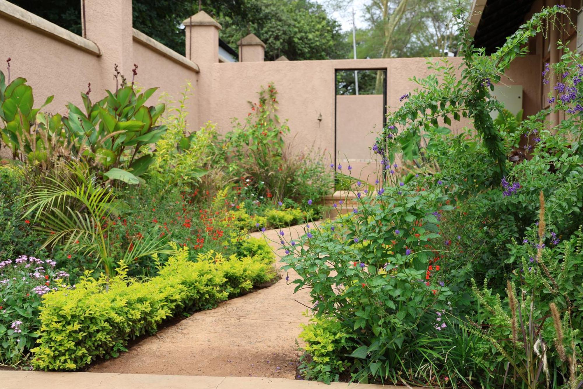 The Victorian Manor Bed & Breakfast Victoria Falls Exterior photo